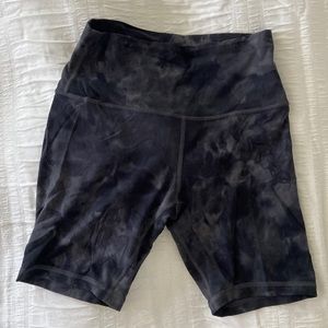 Lululemon align 8” biker shorts size 6 in space print